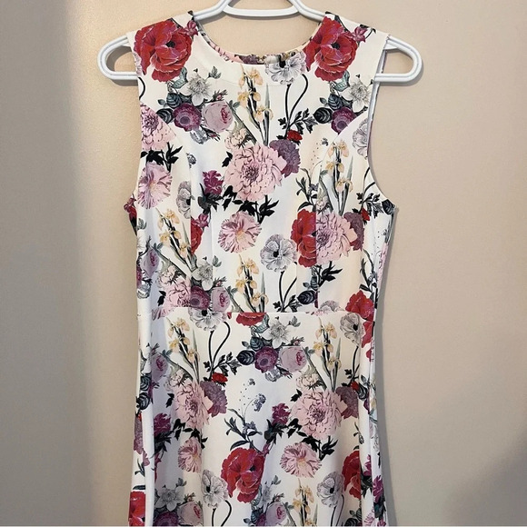 Icone at  Simons Floral Dress - Picture 2 of 5